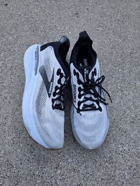 Brooks Adrenaline GTS 25 Sneaker  Men Size 15